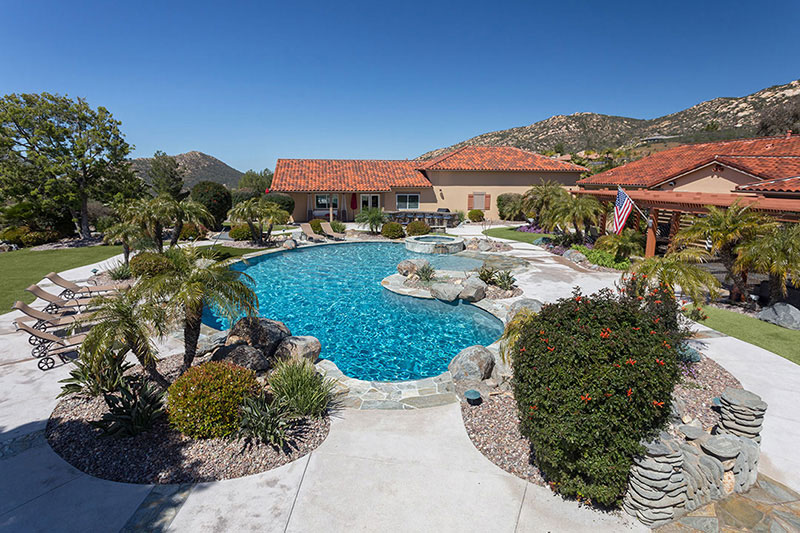 Aqua Blue Mini Pebbels StoneScapes Pool Finishes