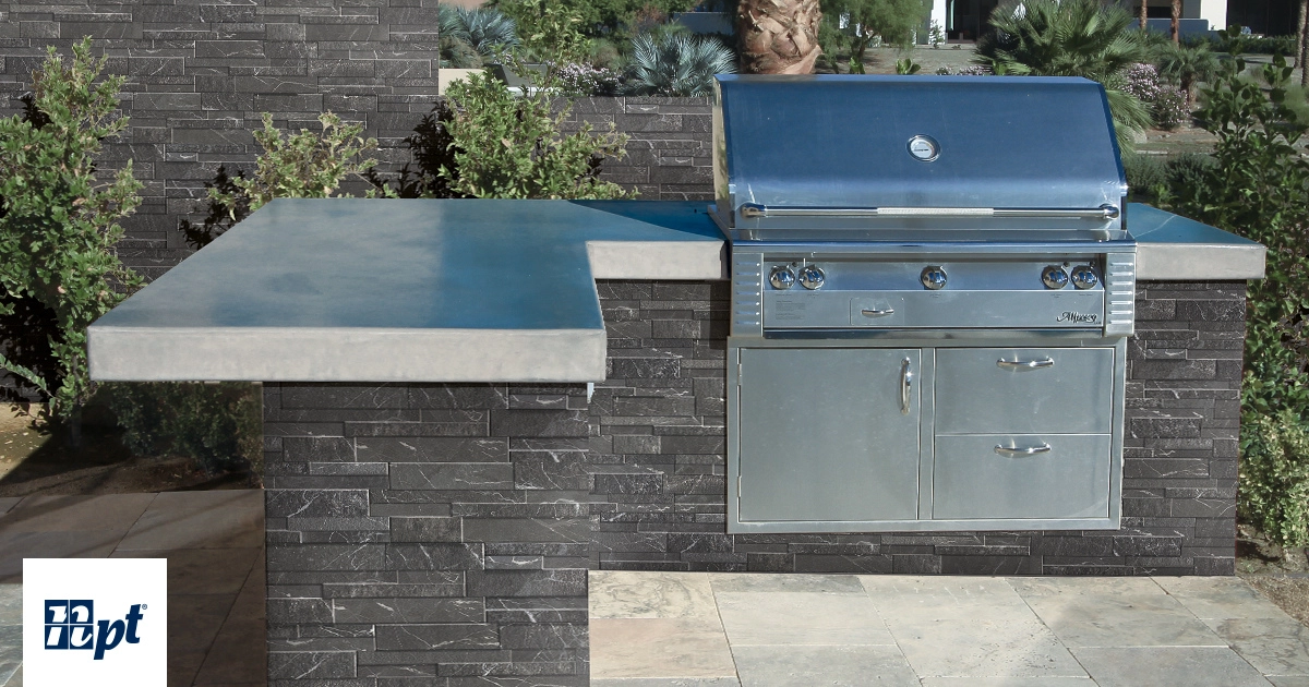 outdoor kitchen and grill with porcelain veneer finish